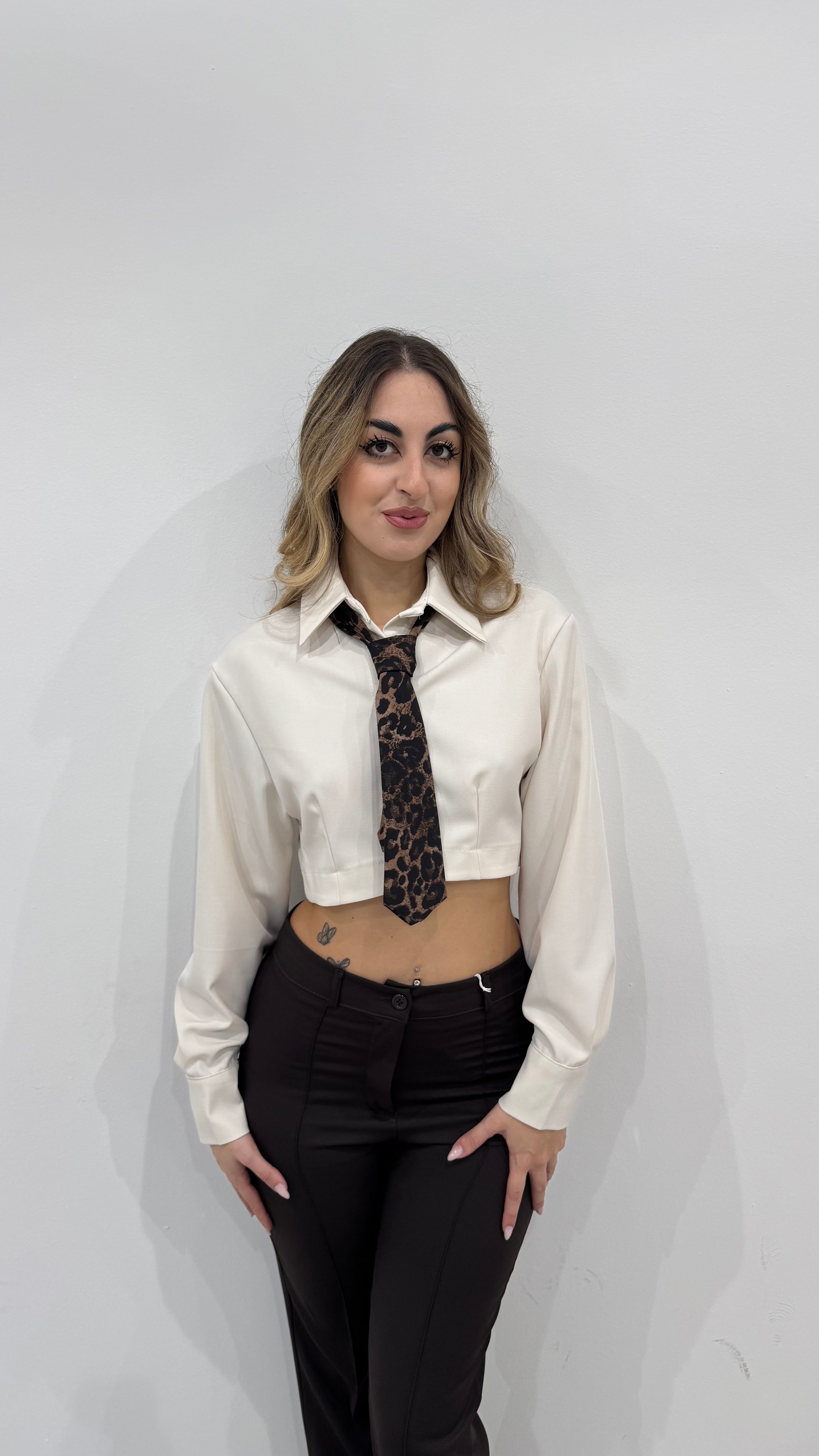 Camicia Crop con cravatta 6756